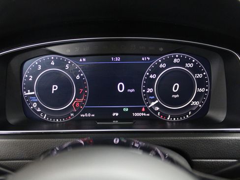 Used 2018 Volkswagen Golf R 4-Door image 36