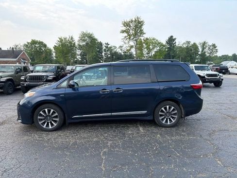 Used 2019 Toyota Sienna XLE Premium AWD/4WD image 5