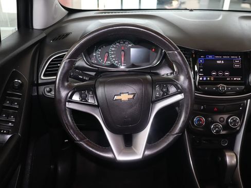 Used 2021 Chevrolet Trax LT w/ Midnight Edition FWD image 18
