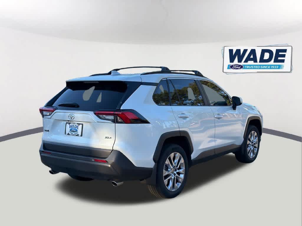 Used 2025 Toyota RAV4 XLE Premium FWD image 5