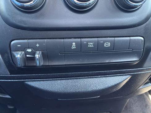 Used 2014 RAM 2500 Tradesman w/ Chrome Appearance Group AWD/4WD image 39