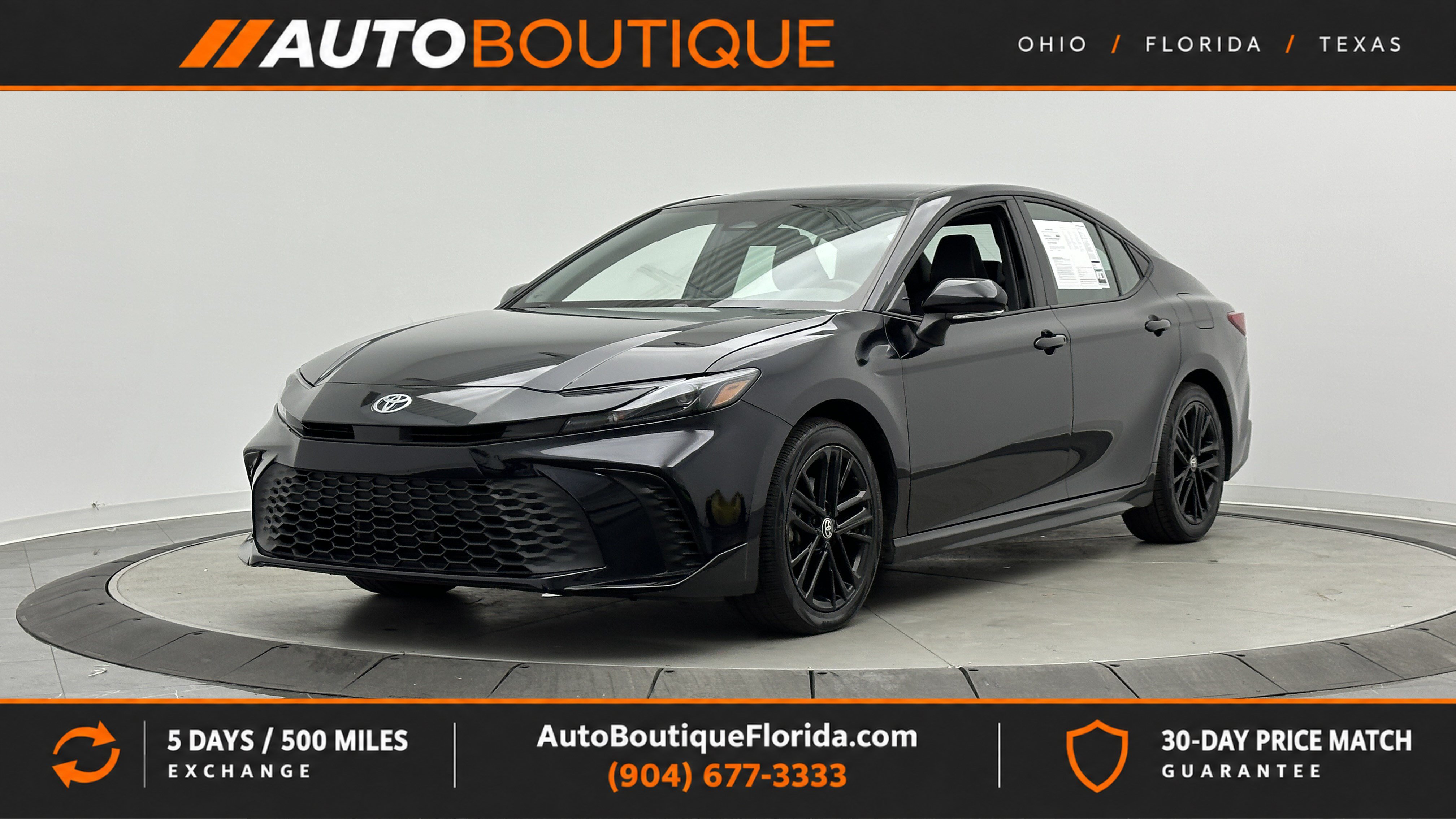 Used 2025 Toyota Camry SE FWD image 1