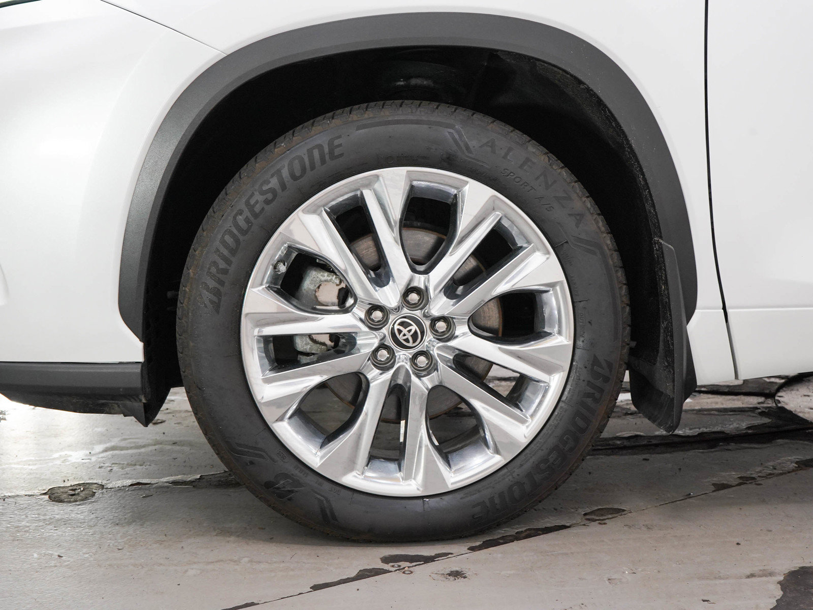 Used 2025 Toyota Highlander Limited AWD/4WD image 31