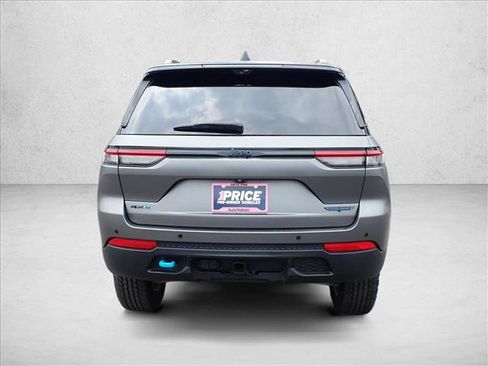 Used 2024 Jeep Grand Cherokee Trailhawk w/ Luxury Tech Group III AWD/4WD image 3