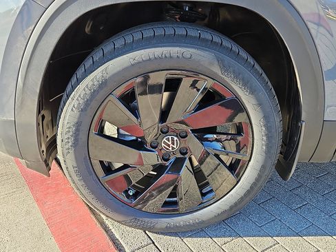 New 2026 Volkswagen Atlas Cross Sport SE image 6