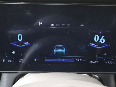 Used 2025 Hyundai Elantra SEL FWD image 11
