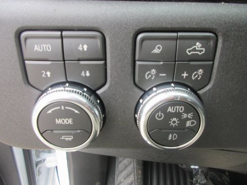 New 2026 GMC Sierra 2500 SLE AWD/4WD image 16