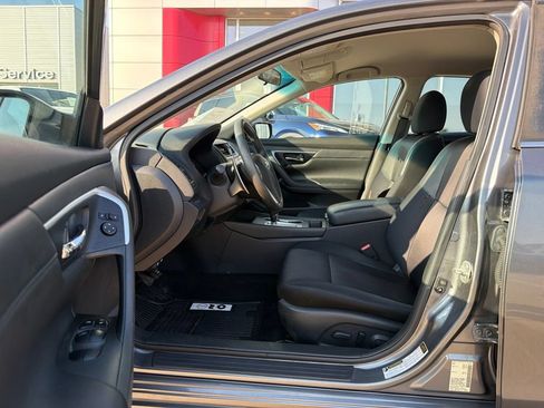 Used 2017 Nissan Altima 2.5 SR w/ Midnight Edition Package FWD image 14