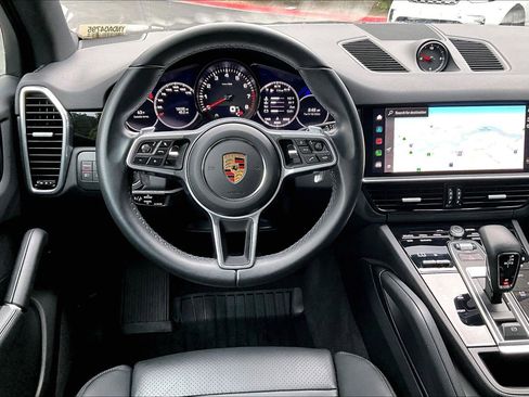 Used 2022 Porsche Cayenne Platinum Edition image 4