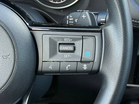 Used 2023 Nissan Rogue SV FWD image 11