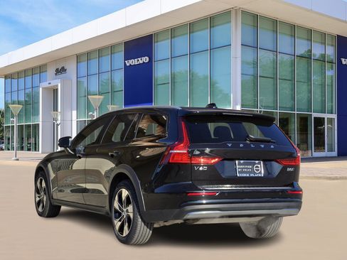 Certified 2023 Volvo V60 B5 Cross Country Plus w/ Climate Package image 4