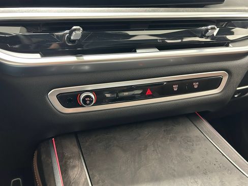 Used 2025 BMW X7 M60i w/ Climate Comfort Package AWD/4WD image 19