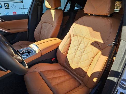 Used 2023 BMW X6 xDrive40i w/ M Sport Package image 16