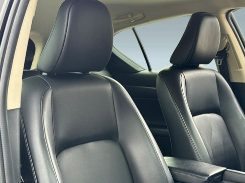 Used 2016 Lexus CT 200h w/ Seat Comfort Package FWD image 32