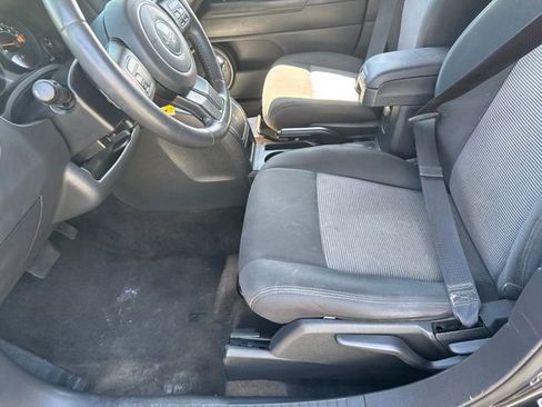 Used 2014 Jeep Patriot Latitude AWD/4WD image 15