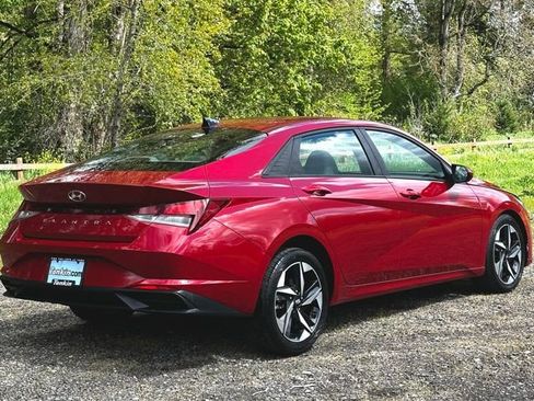 Used 2023 Hyundai Elantra SEL w/ Convenience Package image 8