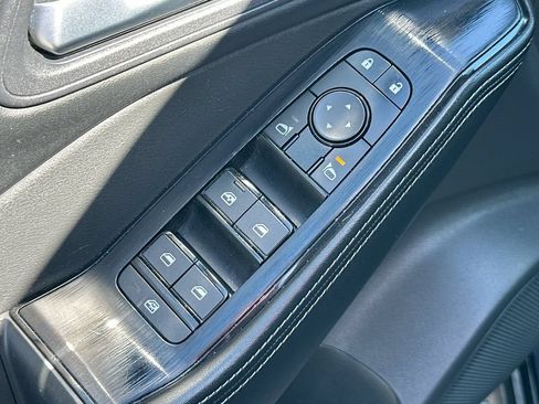 Used 2025 Nissan Rogue SV FWD image 17