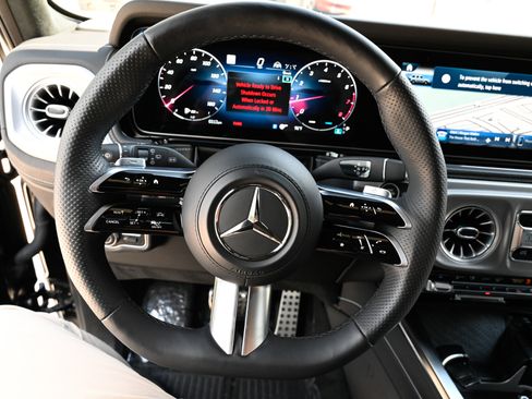 Used 2025 Mercedes-Benz G 550 image 23