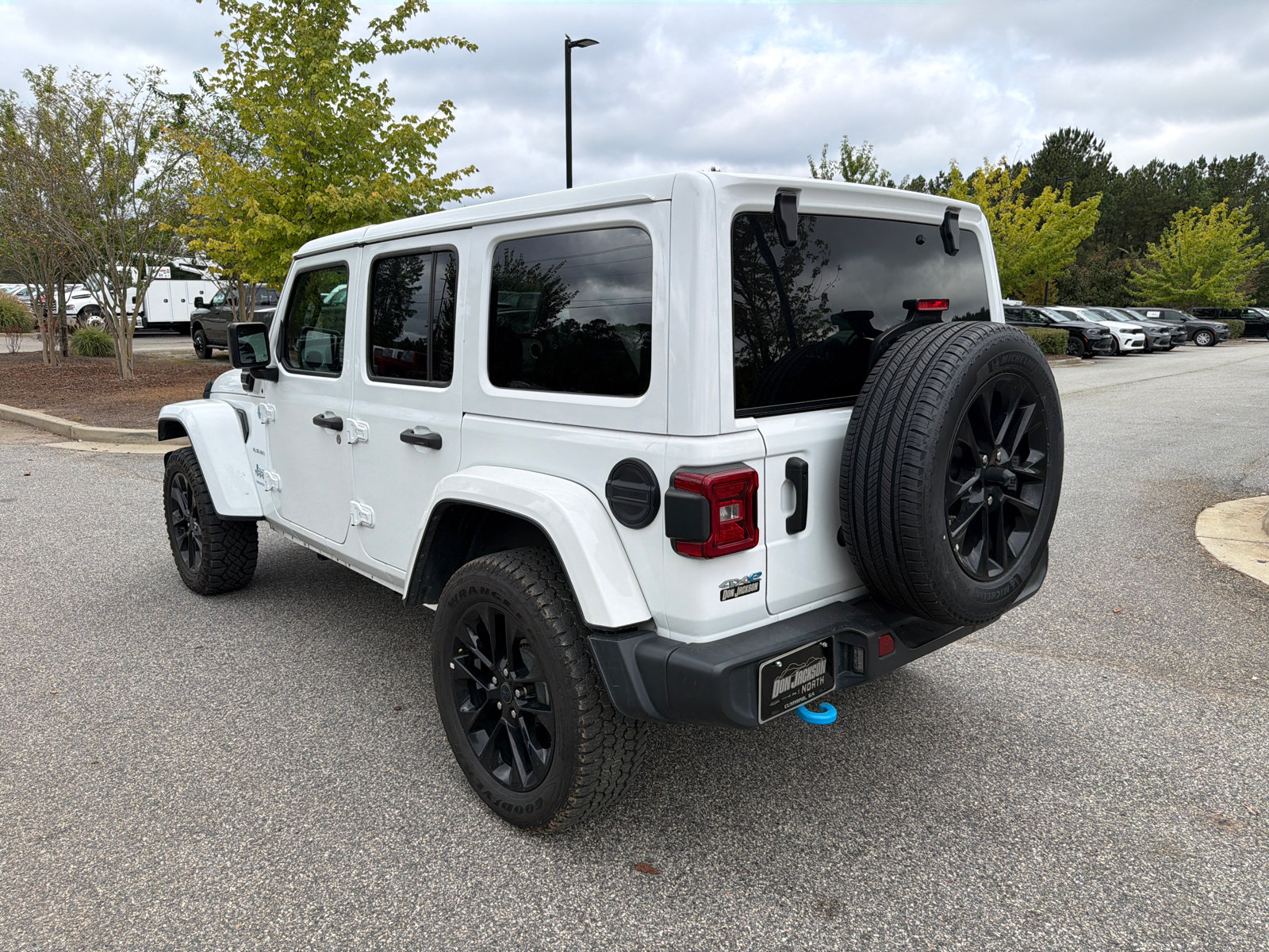 Used 2024 Jeep Wrangler Unlimited Sahara AWD/4WD image 10