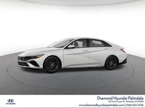 Certified 2024 Hyundai Elantra SEL FWD image 2