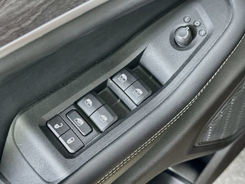 Used 2023 Jeep Grand Cherokee Limited AWD/4WD image 20