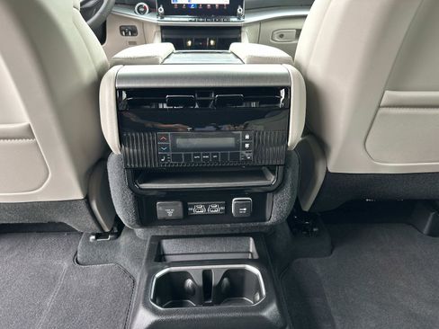 New 2025 Jeep Wagoneer Series II w/ Convenience Group I image 19