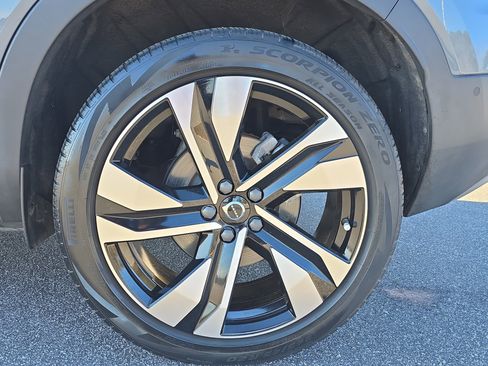 Used 2023 Volvo XC40 B5 Ultimate w/ Protection Package Premier image 32