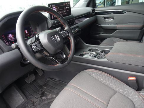 Used 2026 Honda Pilot Sport image 12
