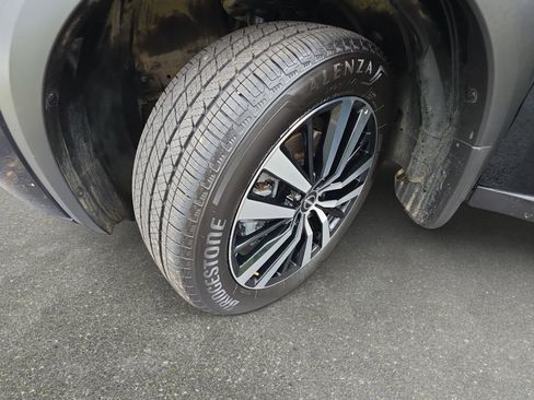 Certified 2025 Nissan Pathfinder Platinum FWD image 31
