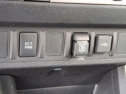 Used 2021 Toyota Tacoma SR5 AWD/4WD image 23