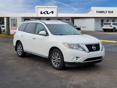 Used 2013 Nissan Pathfinder SV image 1
