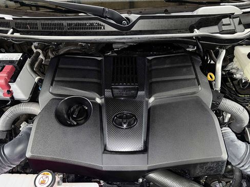 Used 2022 Toyota Tundra Limited image 12