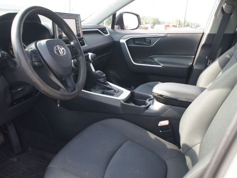 Used 2021 Toyota RAV4 LE FWD image 11