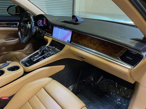 Used 2020 Porsche Panamera 4S image 25