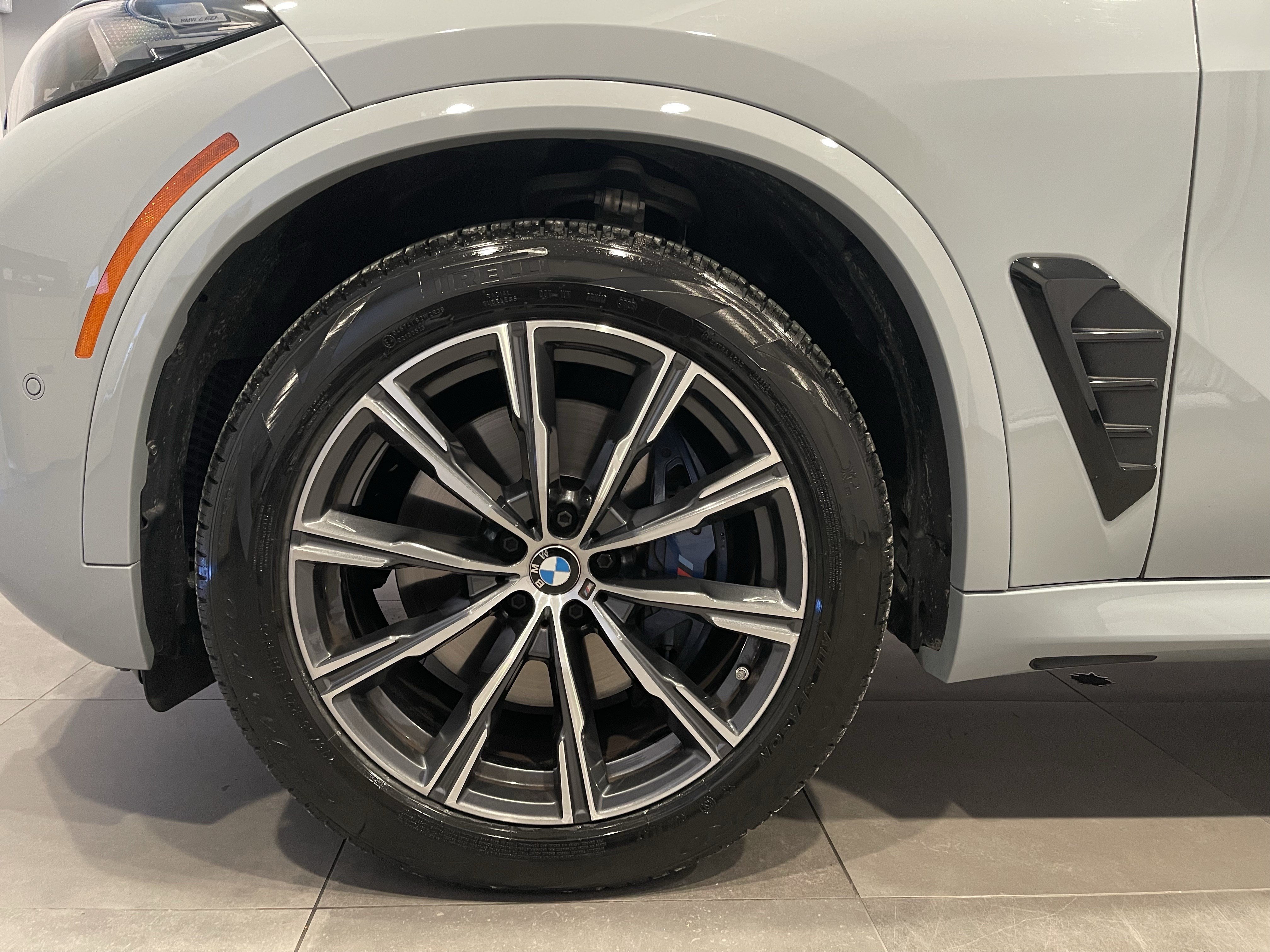 Certified 2024 BMW X5 xDrive40i w/ M Sport Package AWD/4WD image 6