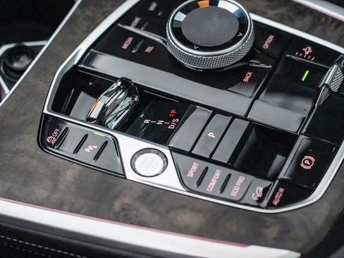 Certified 2024 BMW X7 xDrive40i w/ Premium Package image 21