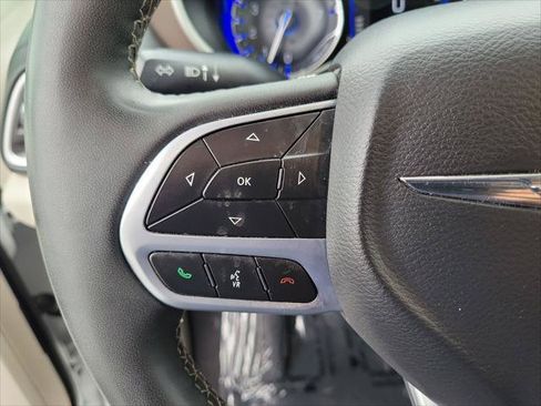 Certified 2023 Chrysler Voyager LX FWD image 5