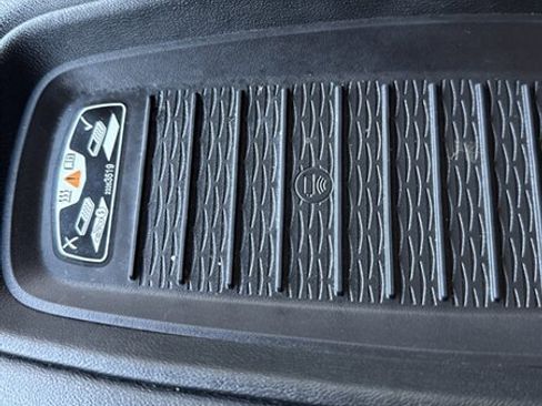 Used 2018 Cadillac Escalade Premium Luxury image 25