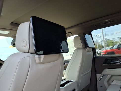 New 2026 GMC Yukon XL Denali w/ Denali Reserve Package AWD/4WD image 11