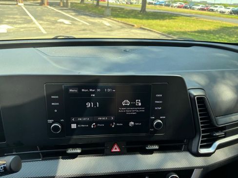 Used 2025 Kia Sportage LX image 17