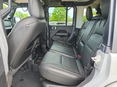 Used 2023 Jeep Wrangler Unlimited Sahara AWD/4WD image 23
