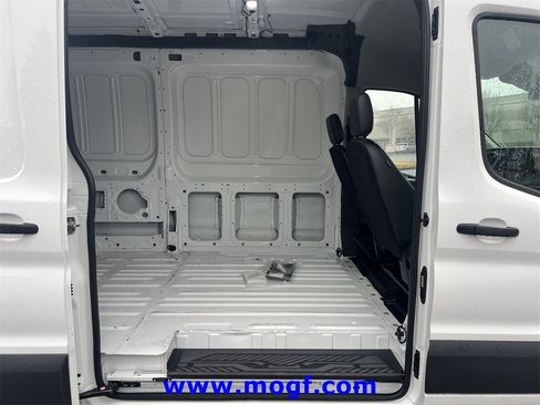 Used 2025 Ford Transit 250 148 Medium Roof image 22