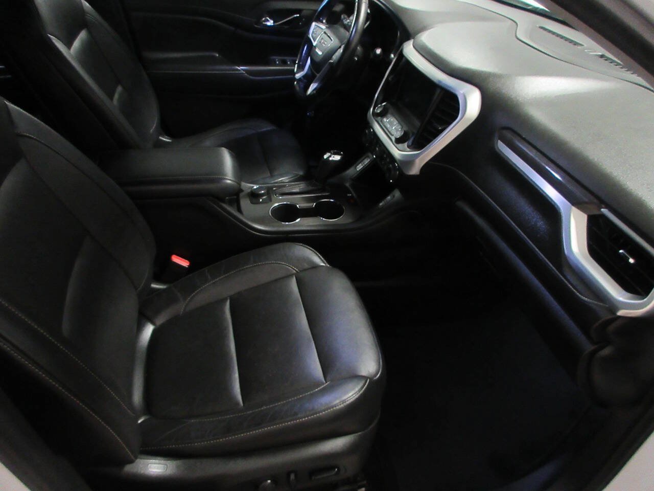 Used 2019 GMC Acadia SLT AWD/4WD image 8