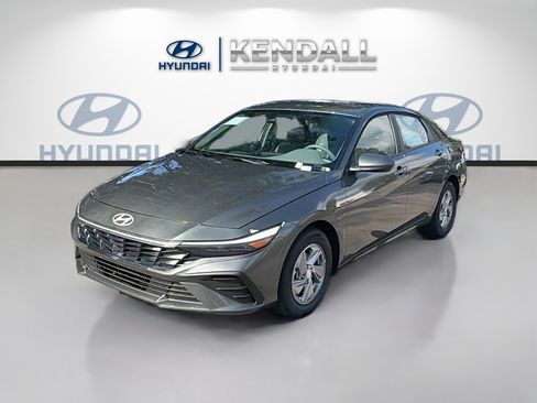 New 2026 Hyundai Elantra SE FWD image 3