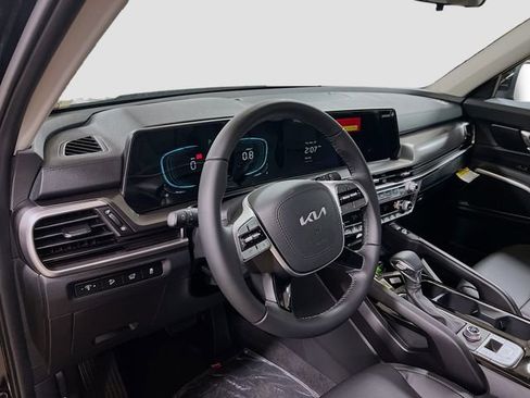 New 2025 Kia Telluride S image 9