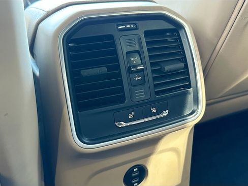 Used 2022 Porsche Macan image 27