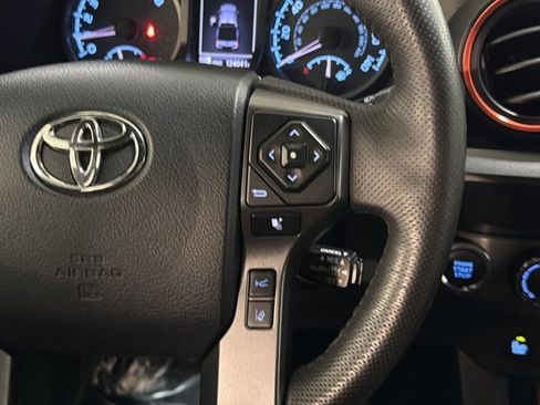 Used 2019 Toyota Tacoma TRD Off-Road w/ Technology Package AWD/4WD image 30