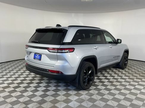 Used 2023 Jeep Grand Cherokee Altitude AWD/4WD image 20