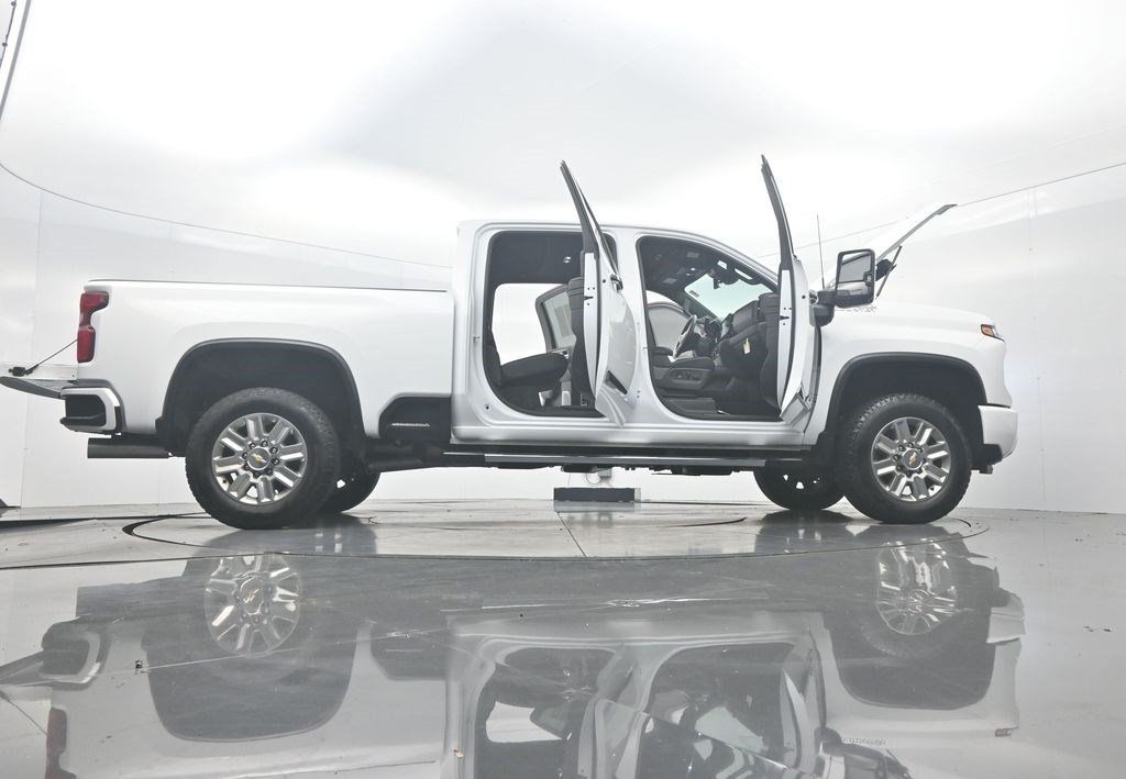 Used 2024 Chevrolet Silverado 2500 High Country w/ High Country Premium Package AWD/4WD image 46