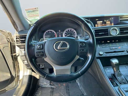 Used 2017 Lexus RC 200t w/ Premium Package RWD image 11